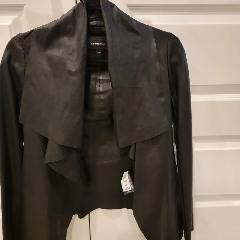 𝅺Mackage leather jacket - Picture 2 of 8